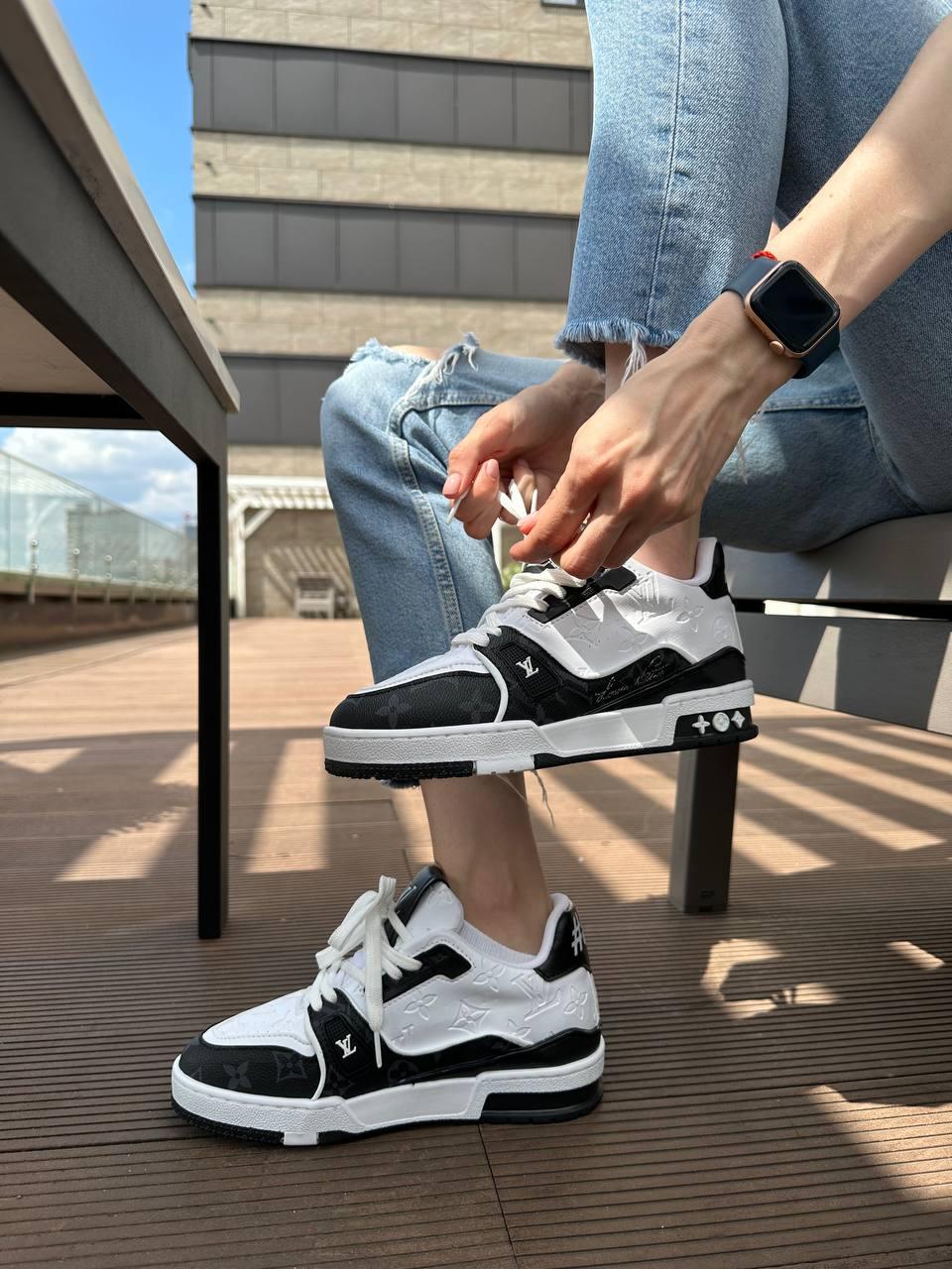 Жіночі Кросівки LV Trainer Black White (білі з Чорним) Модні