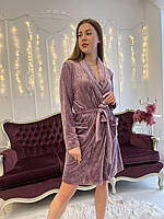 Домашний стильный женский халат уютный из бархат плюшевой ткани на хлопковой основе фиолетового цвета на запах