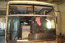 Изготовление и замена лобового стекла на автобусе Van Hool Alizee в Никополе (Украина) 10