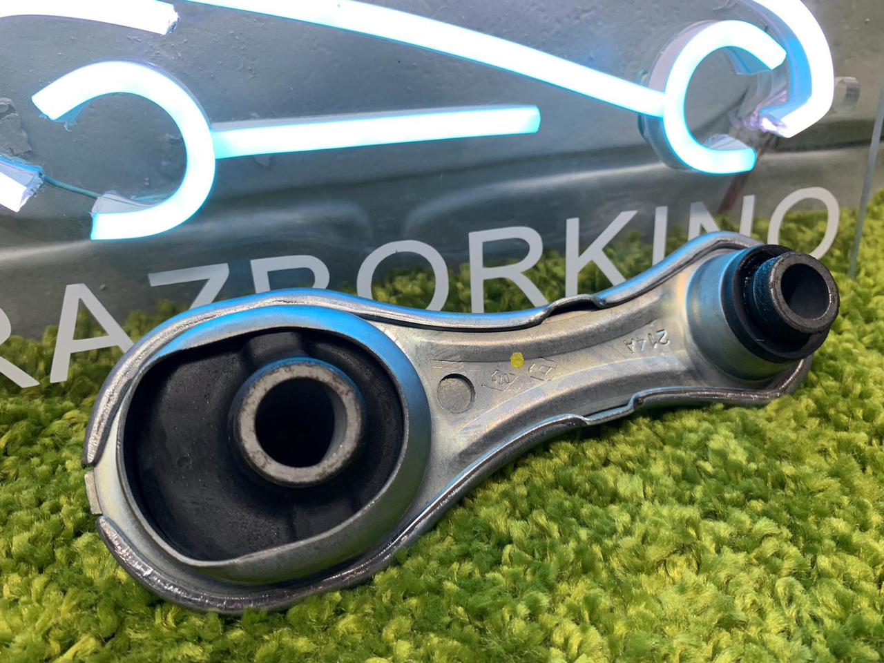 Подушка двигуна нижня (розтяжка) Renault Sandero 2 (2013-...) Оригінал 112381035R Рено сандеро, фото 1