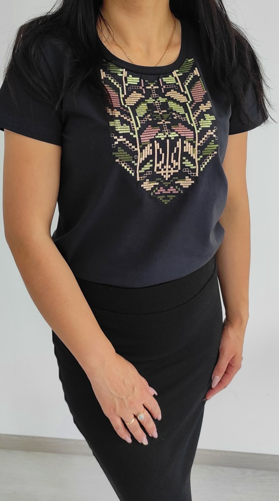 Футболка з вишивкою жіноча Гармонія на чорному, футболка вишивка,футболка вишиванка,футболка з вишиванкою,футболка вишита