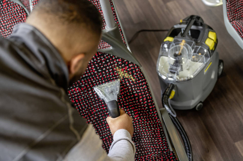 Моющий пылесос Karcher Puzzi 8/1 C (1.100-240.0) купить на сайте