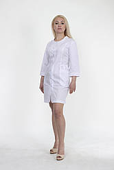 Медичний жіночий халат білого кольору з круглим вирізом горловини ( з 42 по 60 р)