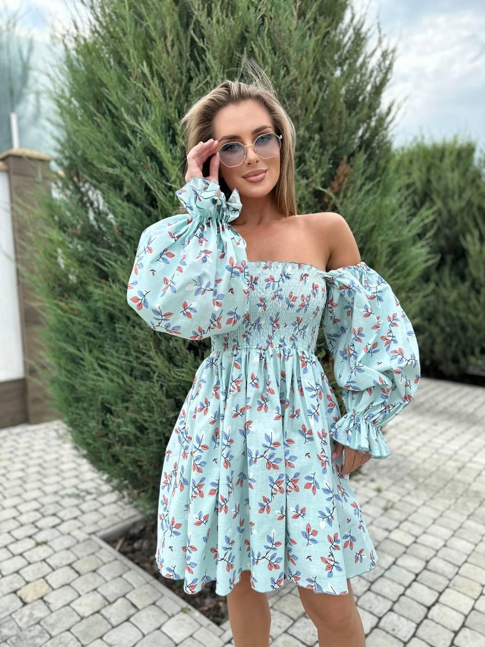 Льняна літня жіноча міні сукня з пишною спідницею та об'ємними рукавами в квітковий принт Sms8535