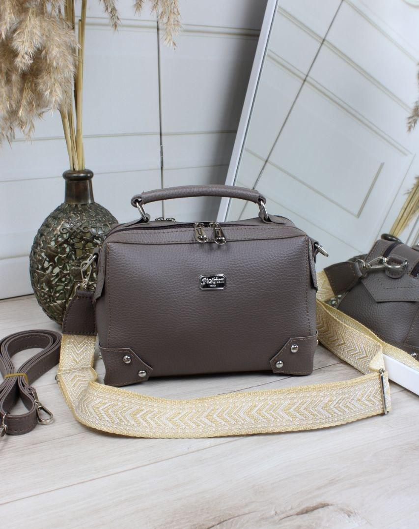 Жіноча сумка валізка з двома ременями сумочка через плече капучино шкірзам