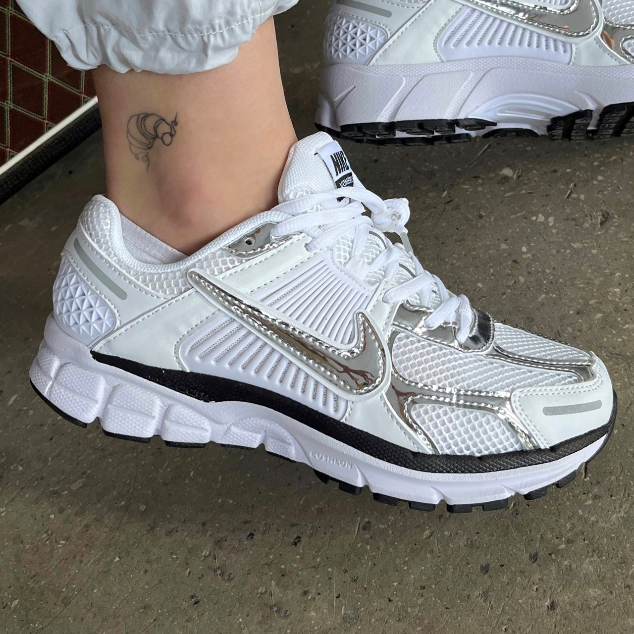 Nike zoom sale silver
