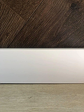 Підлоговий плінтус колекція Korner Verona, колір: "Білий №501632". Розміри смуги В/Ш/Д: 80/16/2400, фото 3