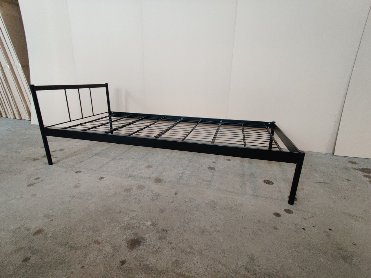 Ліжко металеве односпальне Basis 1 з основою під ватний матрац армійське ліжко, фото 1