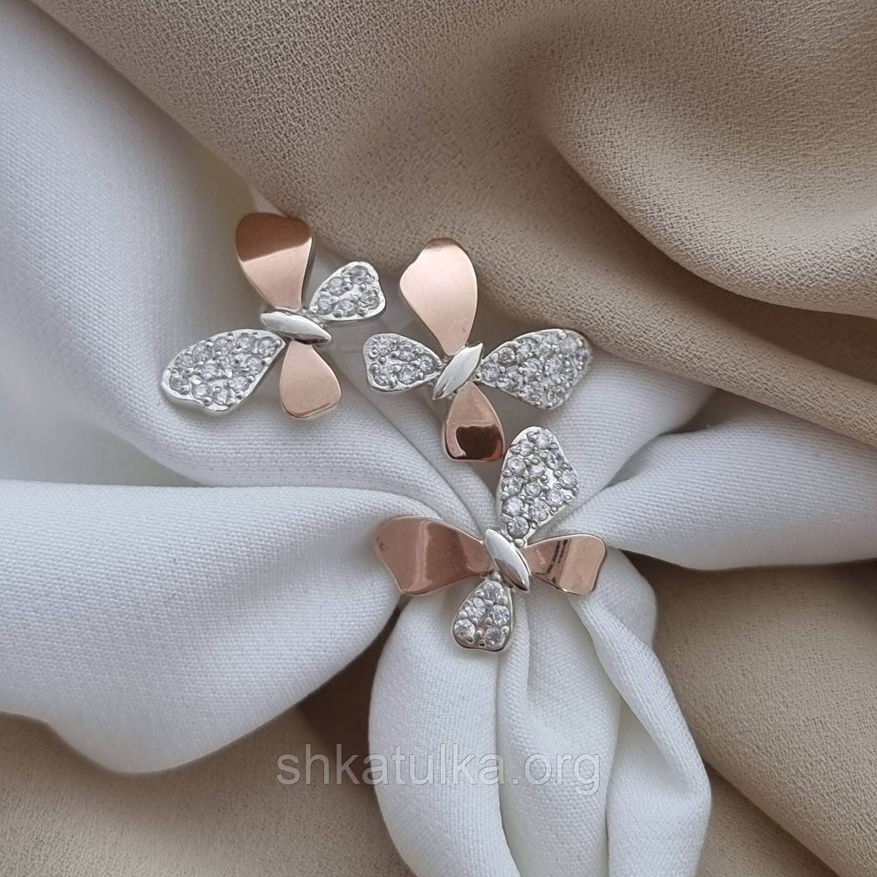 Срібний набір з золотими пластинами та фіанітами метелики Ласка