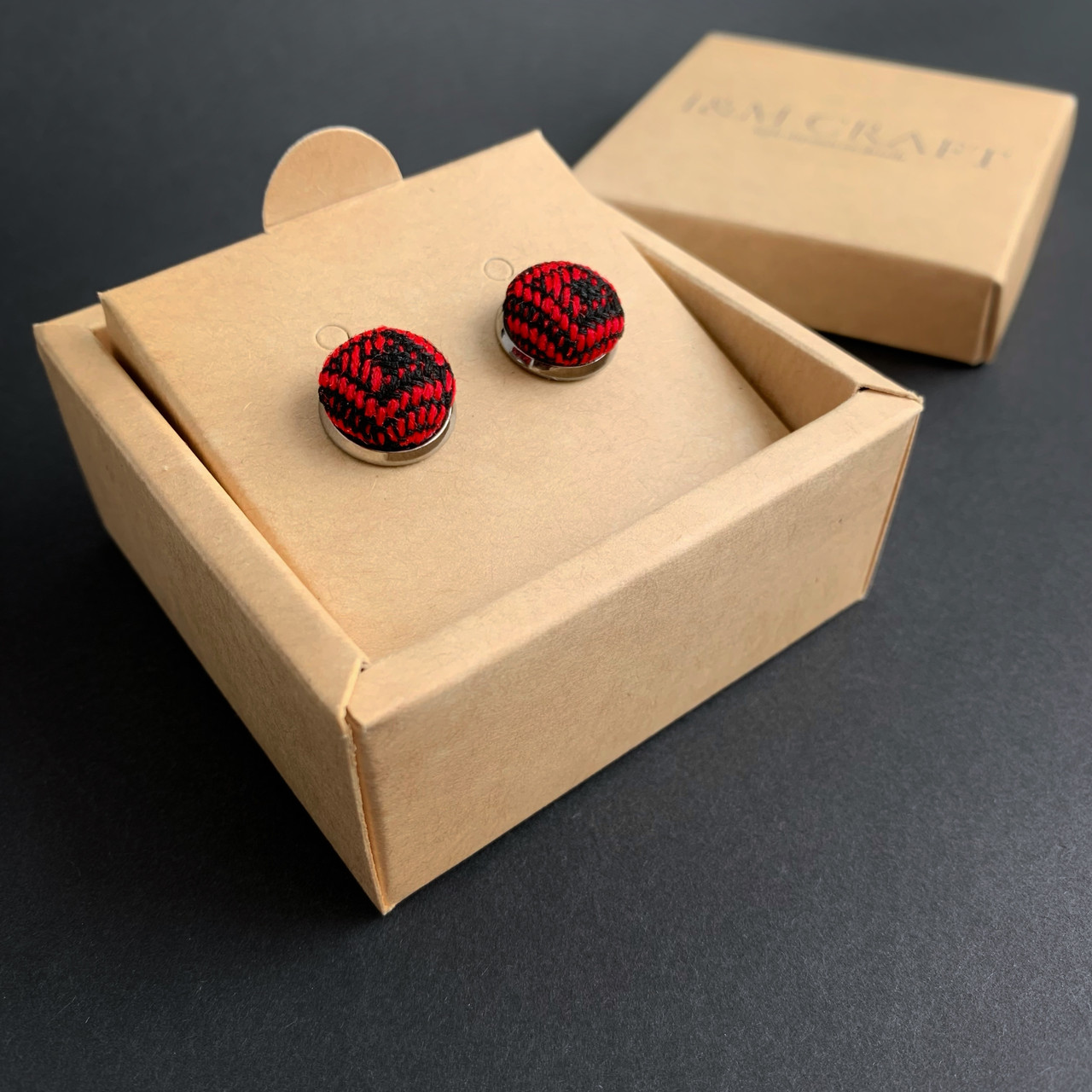 Запонки I&M Craft c Українською вишивкою, чорні з червоним (500147UK)