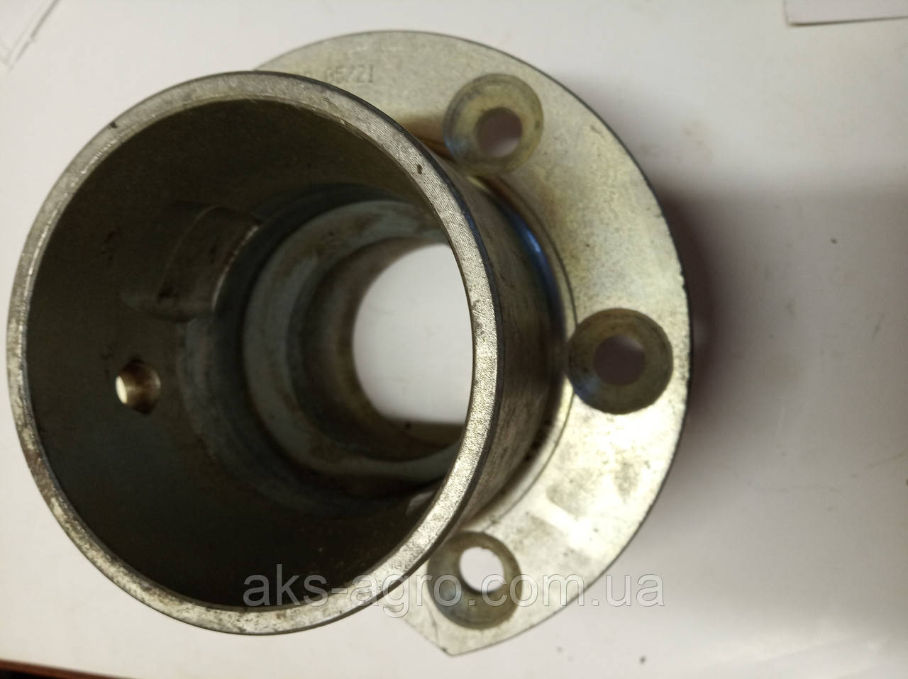 Корпус валу похилої камери 0005180281 Claas