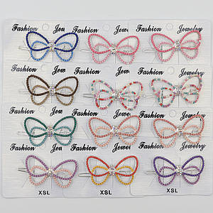 Шпилька для волосся сріблястого кольору метелика різних кольорів із намистинами та стразами набір 12 шт. розмір 6х3 см