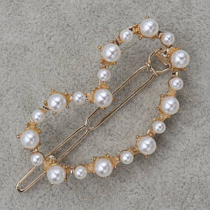 Шпилька для волосся заскочка золотистого кольору серце з білими перлинами розмір виробу 6х3 см