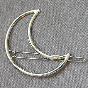Шпилька для волосся засувка сріблястого кольору у формі місяця мінімалізм розмір виробу 5х4 см