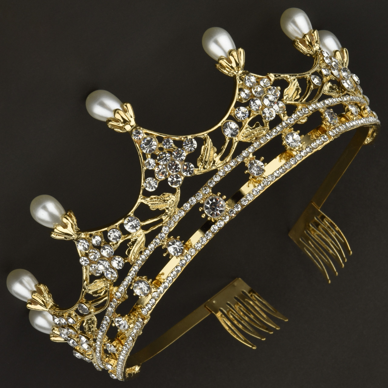 Корона діадема висота 6,5 см на металевій основі золотистого кольору з гребінцями в стразах із перлинами