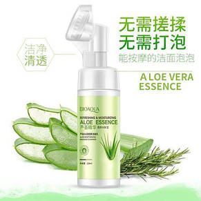 Опт Пінка для вмивання з масажною щіточкою Bioaqua Aloe Moisturizing Massage Cleanser, 120 мл, фото 3