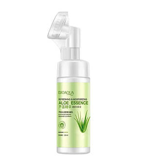Опт Пінка для вмивання з масажною щіточкою Bioaqua Aloe Moisturizing Massage Cleanser, 120 мл, фото 1