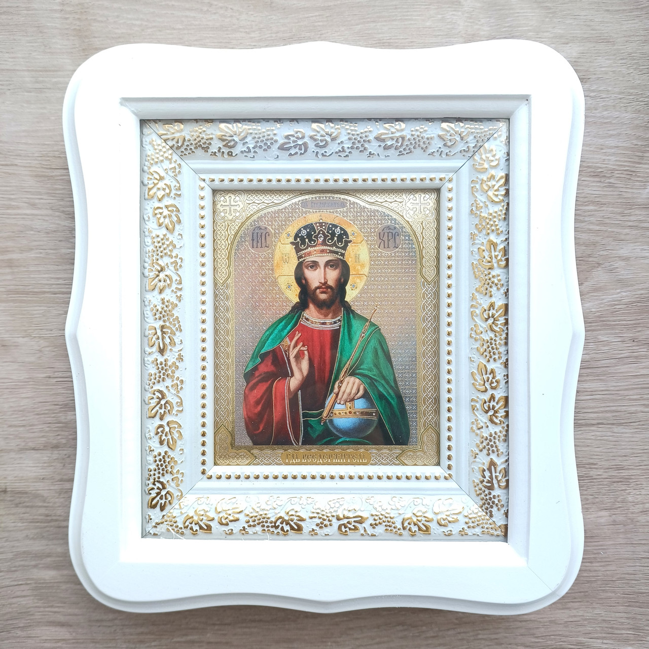 Ікона Господь Вседержитель, лик 10х12 см, у білому фігурному дерев'яному кіоті