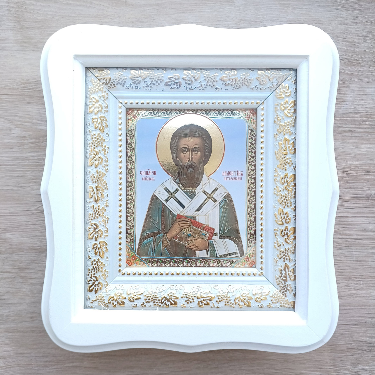Ікона Валентин святий мученик, лик 10х12 см, у білому фігурному дерев'яному кіоті