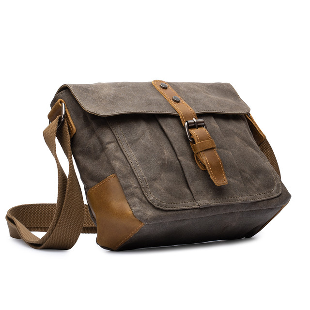 Фото чоловічої сумки через плече зеленого кольору хакі Фото чоловічої сумки через плече зеленого кольору хакі