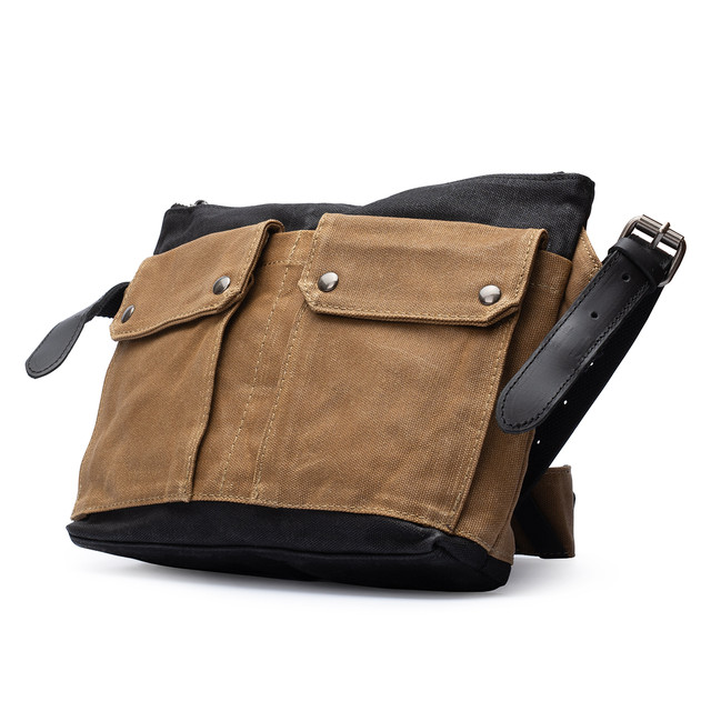 Фото чоловічої сумки кросс боді коричневого кольору Фото чоловічої сумки кросс боді коричневого кольору