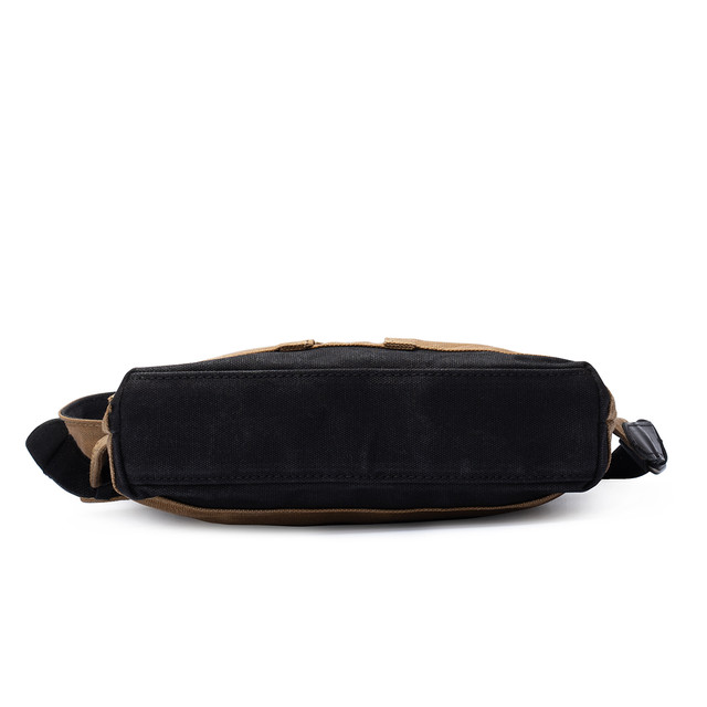 Фото чоловічої сумки кросс боді коричневого кольору Фото чоловічої сумки кросс боді коричневого кольору