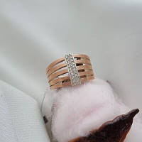 Серебряное кольцо с золотыми напайками и белыми фианитами широкое Шанель
