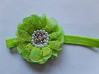 Детская повязка с жемчугом салатовая - размер цветка 8см, размер универсальный (на резинке)