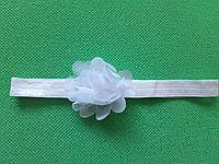 Повязка для девочки белая - размер цветка 5,5см, размер универсальный (на резинке)