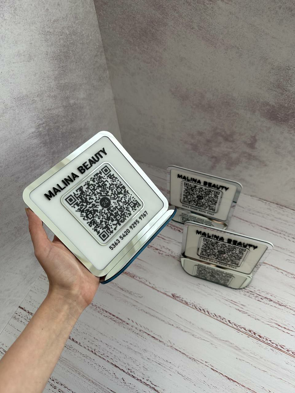 Табличка из акрила для улицы или помещения с QR-кодом инстаграм страницы или дугих социальных сетей - фото 3 - id-p1368153473