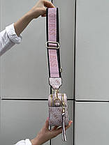 Жіноча сумка Guess The Snapshot Bag Light Pink крос боді жіноча сумка рожева через плече на широкому ремені, фото 4