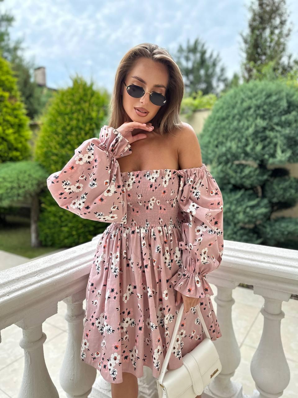 Легка жіноча міні сукня з пишною спідницею та об'ємними рукавами в квітковий принт із льону Sms8536