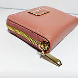 Гаманець маленький на блискавці пудровий із декором кот 09, фото 4