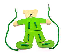 Шнурівка Goki Ведмедик з одягом — дерев’яна навчальна іграшка для дітей, фото 3