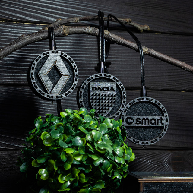 Ароматизаторы с логотипами марок авто в Броварах от компании "OudWood".