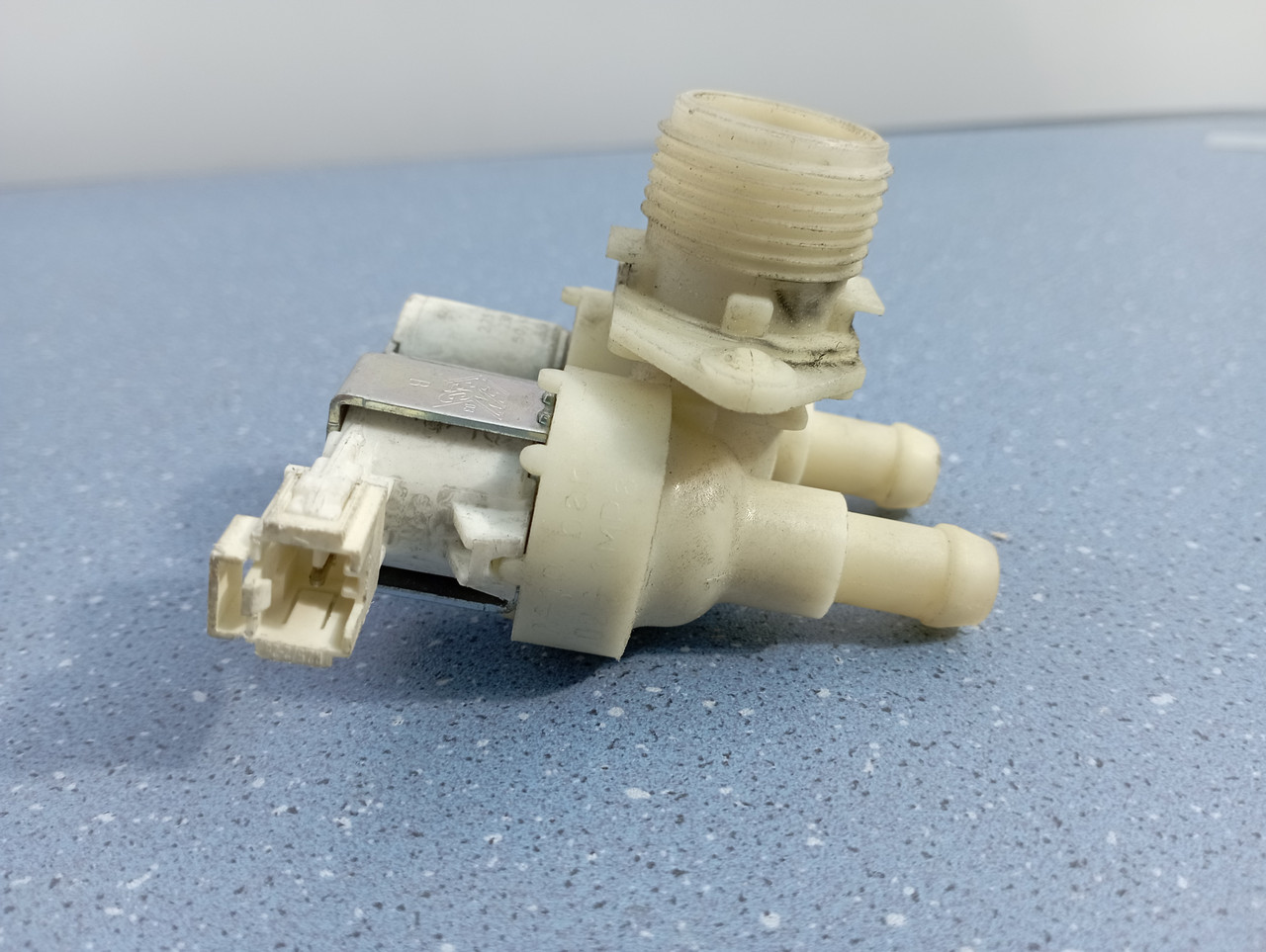 Клапан подавання води для пральної машини Electrolux 33370001