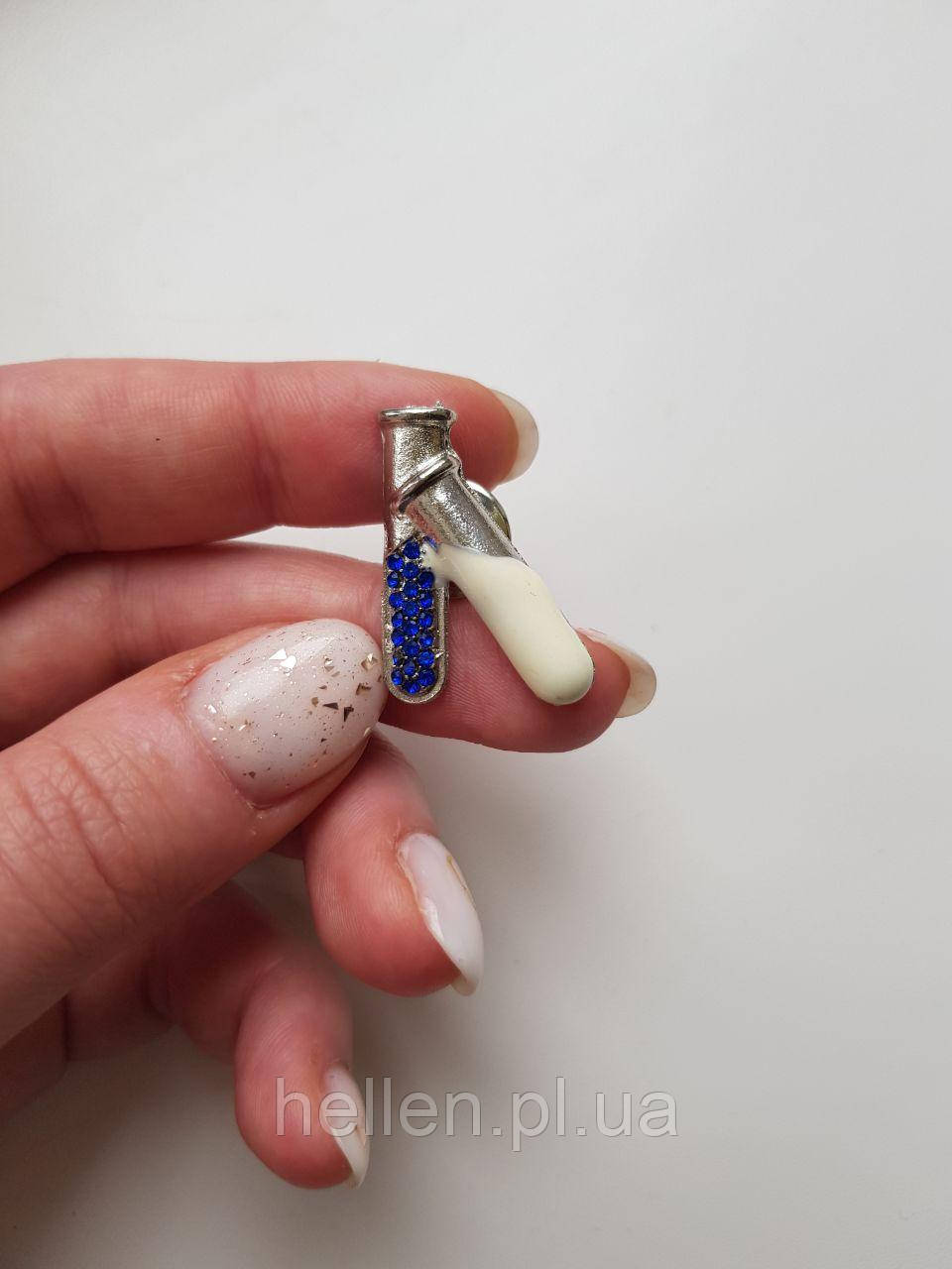 Брошка на медичну тематику "Пробірка"