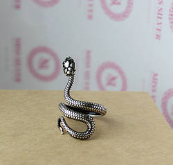 Каблучка срібна жіноча у формі змії "Кобра" з чорнінням Стильна каблучка зі срібла