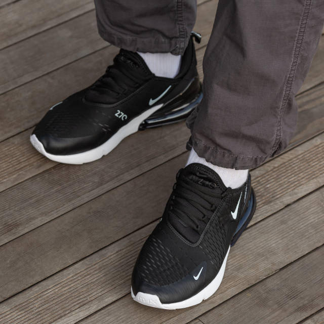 Nike air 270 mens black and white 2025