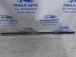 Молдинг скла дверей передній Chevrolet