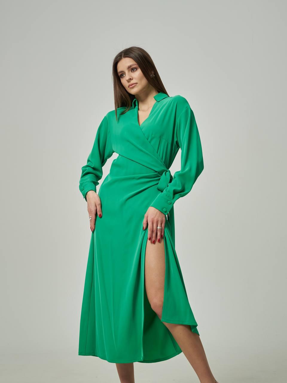 Сукня жіноча міді на запах зелена Modna KAZKA MKTRG3411-74