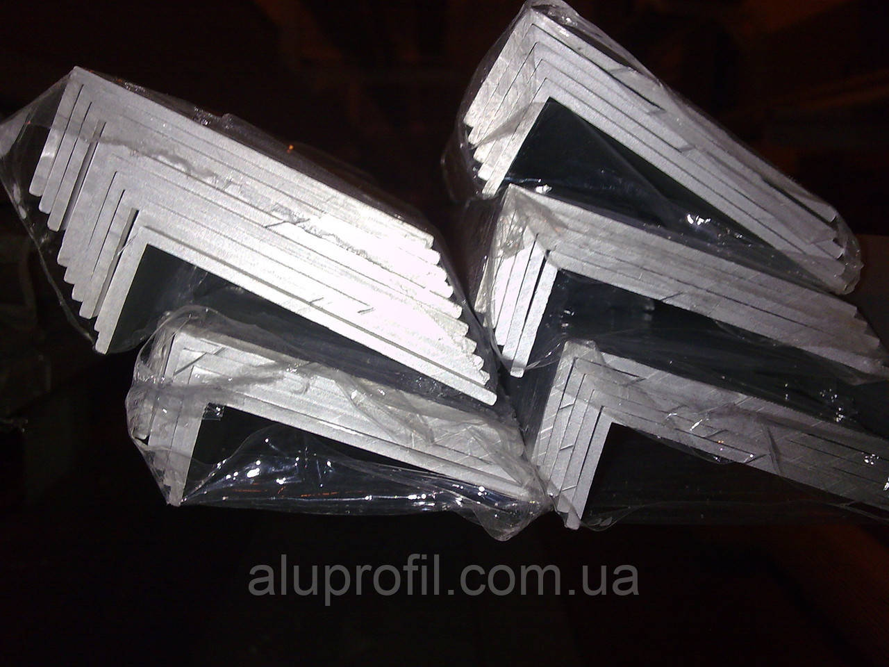Алюмінієвий профіль — кутник алюмінієвий 70х20х2 AS