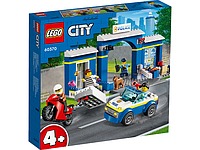 Конструктор LEGO City Погоня в полицейском участке (60370)