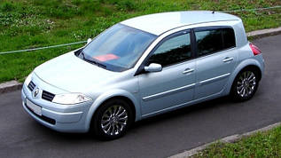 Дефлектори вікон (вітровики) Renault Megane II (хетчбек) 2003-2008 (Hic)