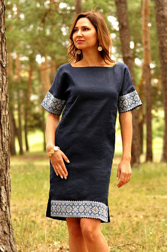 Купить Вышитое платье прямого кроя с цельнокроеным рукавом, цена 2730 ...