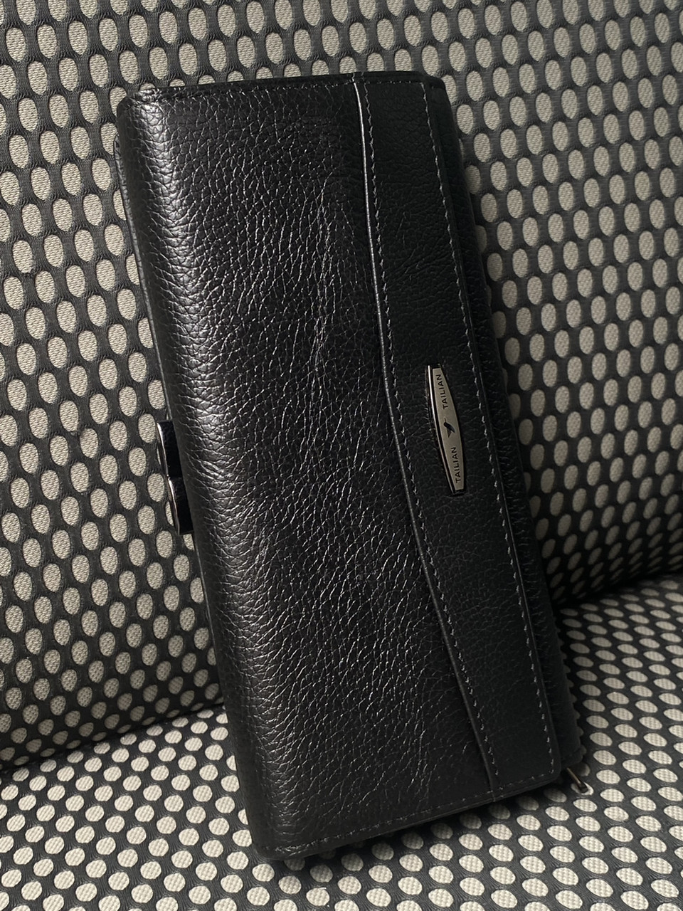 Шкіряний жіночий гаманець. Чорного кольору. Горизонтальний