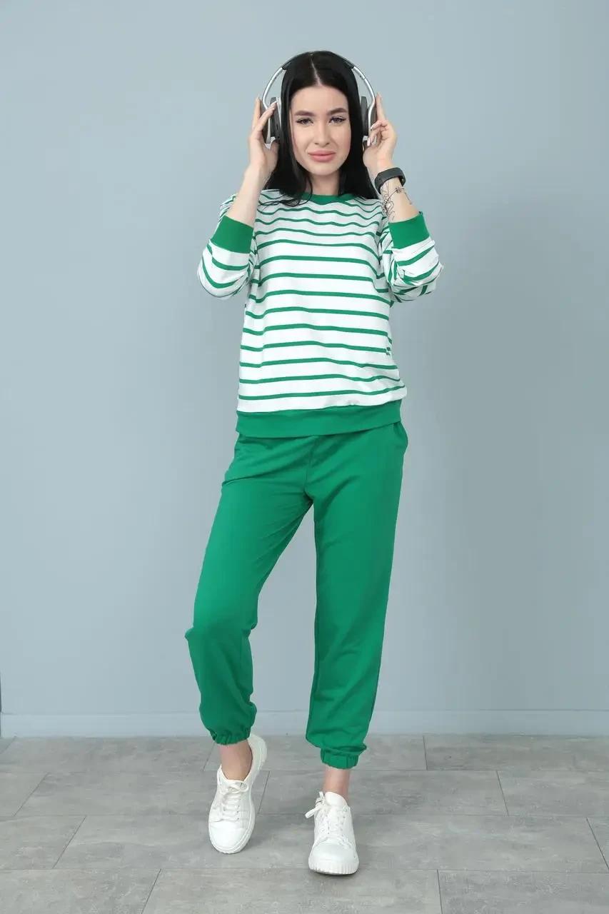 Жіночий спортивний костюм демісезонний у смужку зелений норма та батал