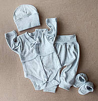Ошатний костюм на виписку для хлопчика Джентельмен бодік штанці шапочка пінетки 56 розмір