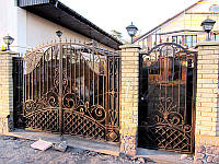 Кованые ворота с калиткой зашиты монокарбонатом. Ручная ковка, качественная покраска.Возможна установка.