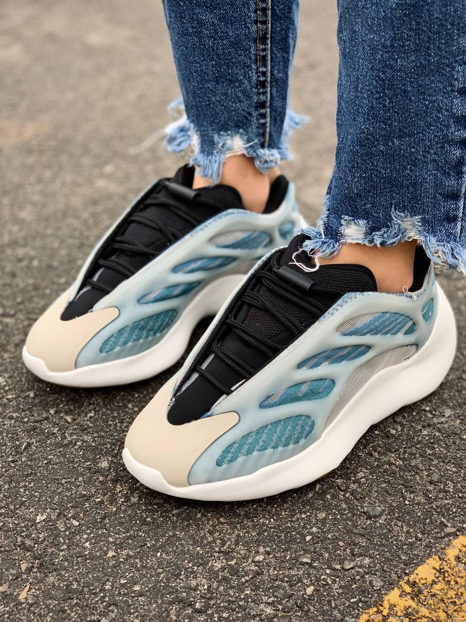 Yeezy 700 deals adidas ragazza